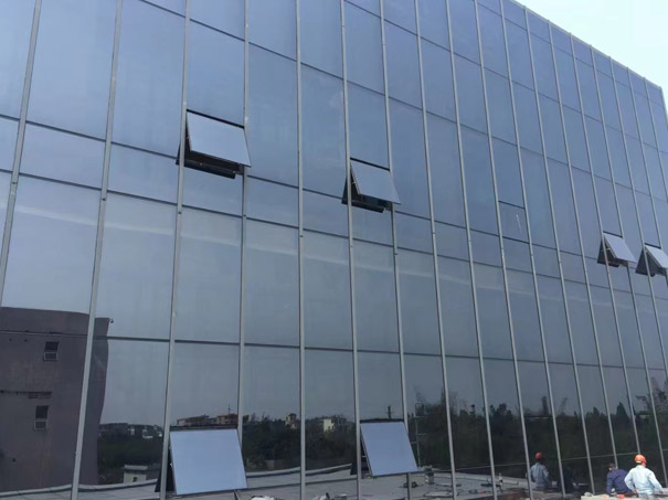 辦公大廈玻璃幕墻完工